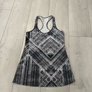 Lululemon Black and White Patterned Tank size L